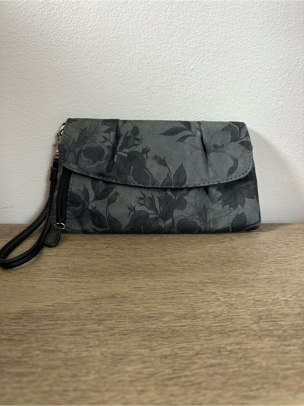 Black & Gray Floral Wristlet Clutch